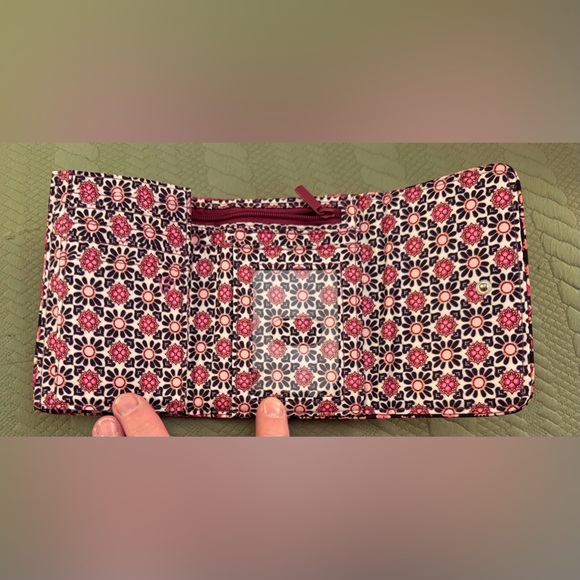 Vera Bradley Riley Compact Wallet Raspberry Medallion Performance Twill NWOT’s - Picture 7 of 11